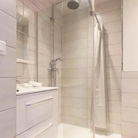 Renting Chez Laurent - 100m Beach Cosy Studio 2pers Center Appartement Antibes
