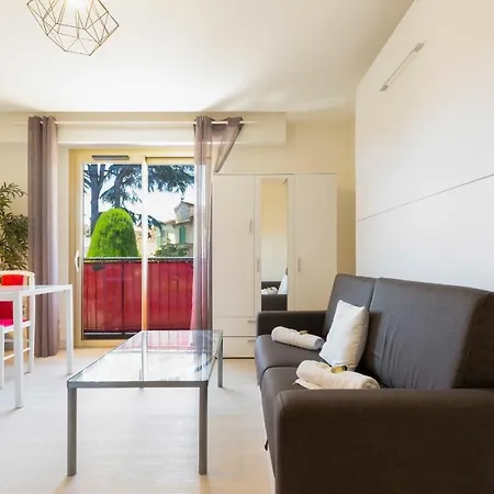 Renting Chez Laurent - 100m Beach Cosy Studio 2pers Center * Antibes